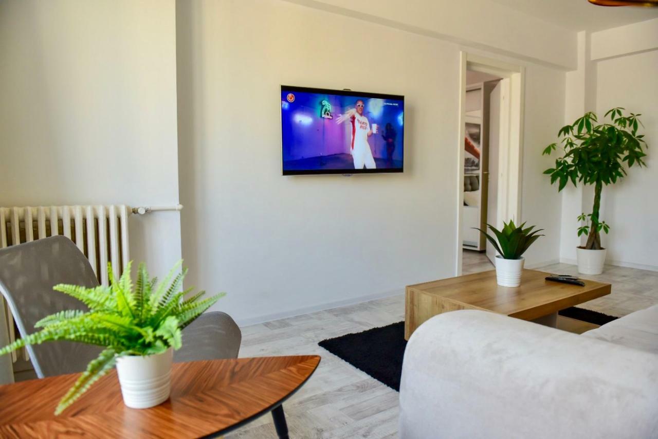 Eric Apartment Bukares Bagian luar foto