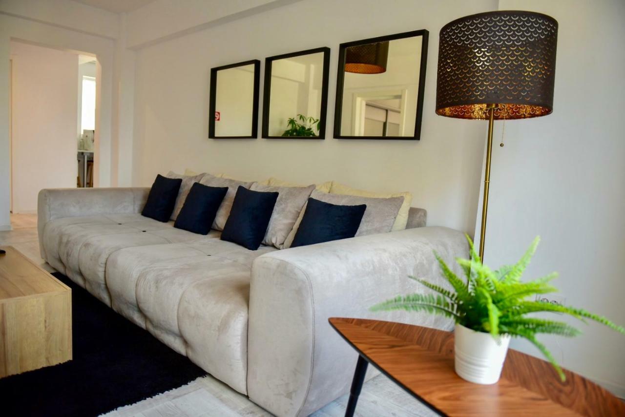 Eric Apartment Bukares Bagian luar foto